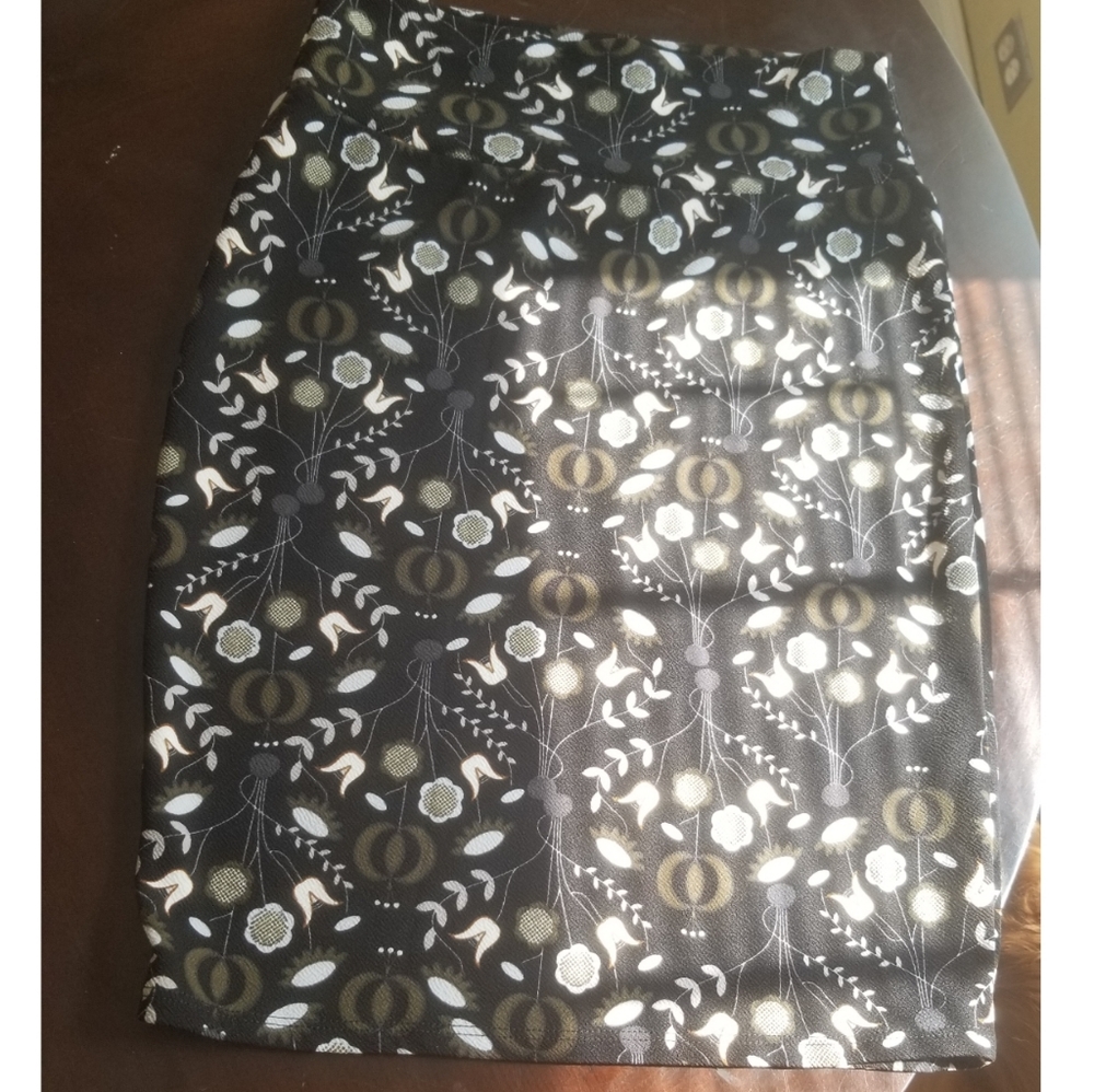 LuLaRoe Cassie pencil skirt
